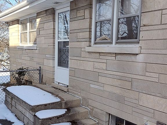 3rd image of 143 S 9th St