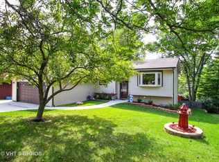 220 Briar Ln, Lindenhurst, IL 60046