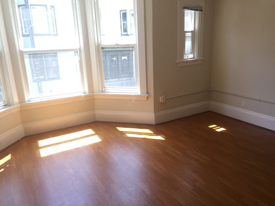 1st image of 940 Jackson St APT 02