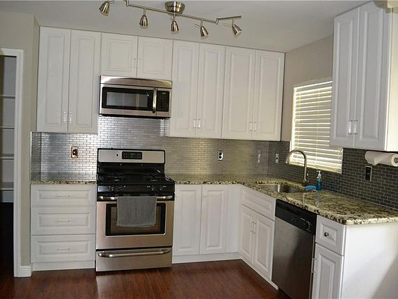5th image of 1231 Queen Elaine Dr