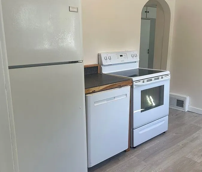 923 Court St #LOWER — Photo 7