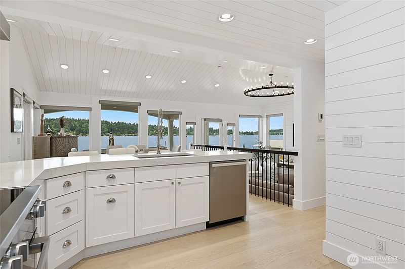 5th image of 5021 Lakehurst Lane