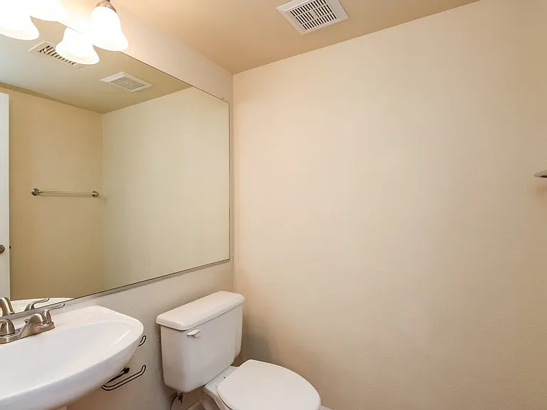 3422 E Woodland Dr — Photo 14