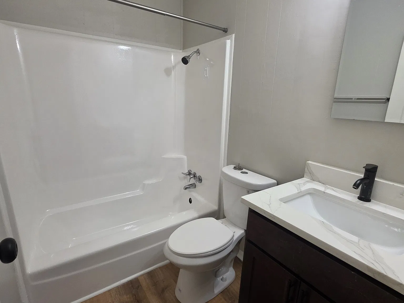 3 bed, 1000 sqft, $1,550 — Photo 2