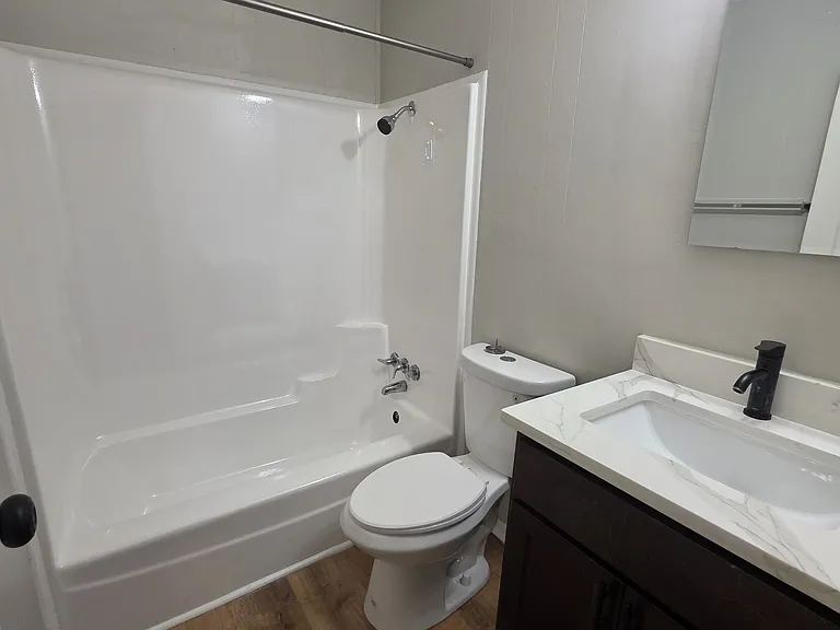 2641 Village Green Ln — Photo 2