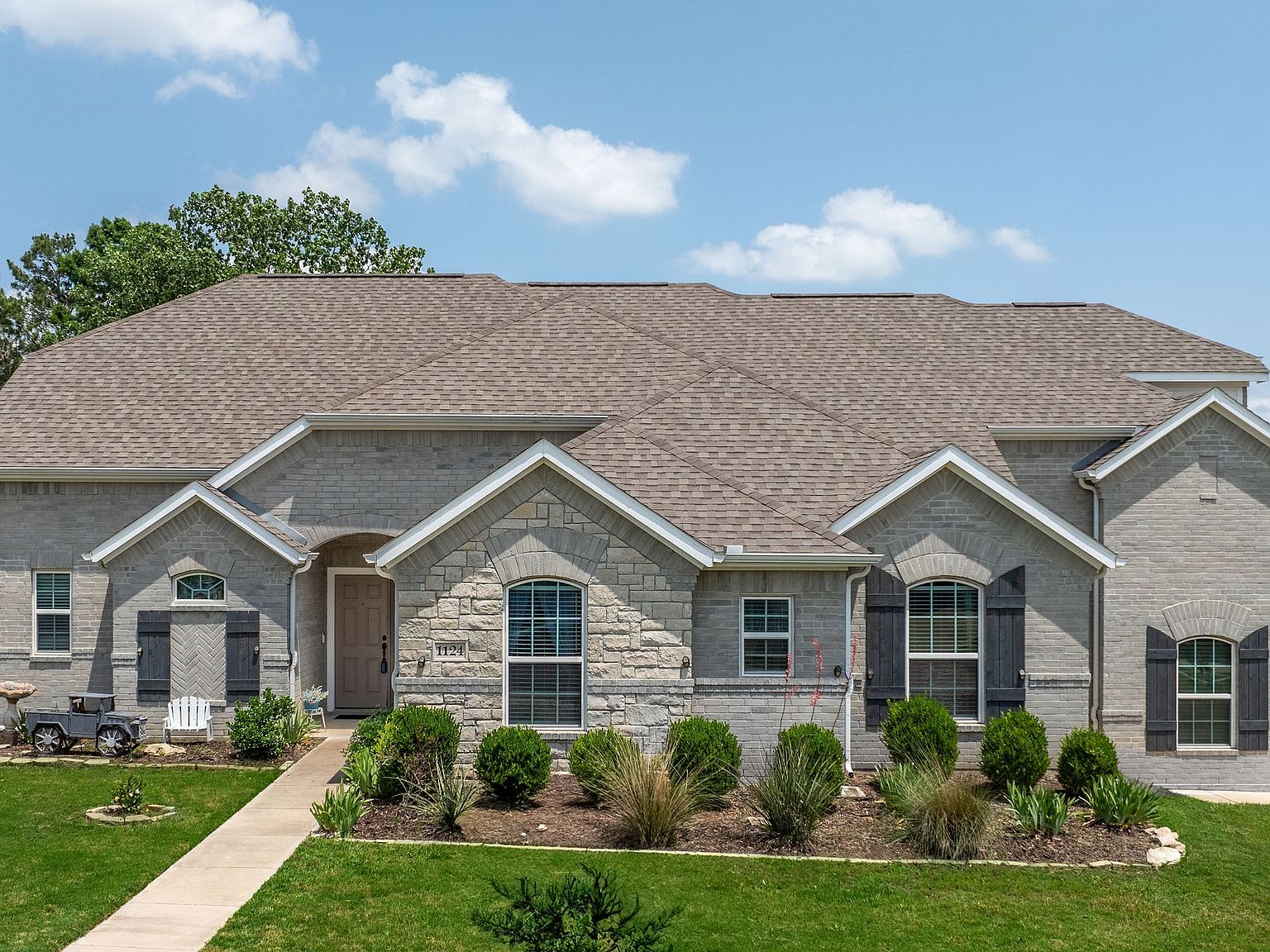 hillside Oldcastle 4-in H x 16-in L x 5.7-in D Tan/Charcoal Concrete