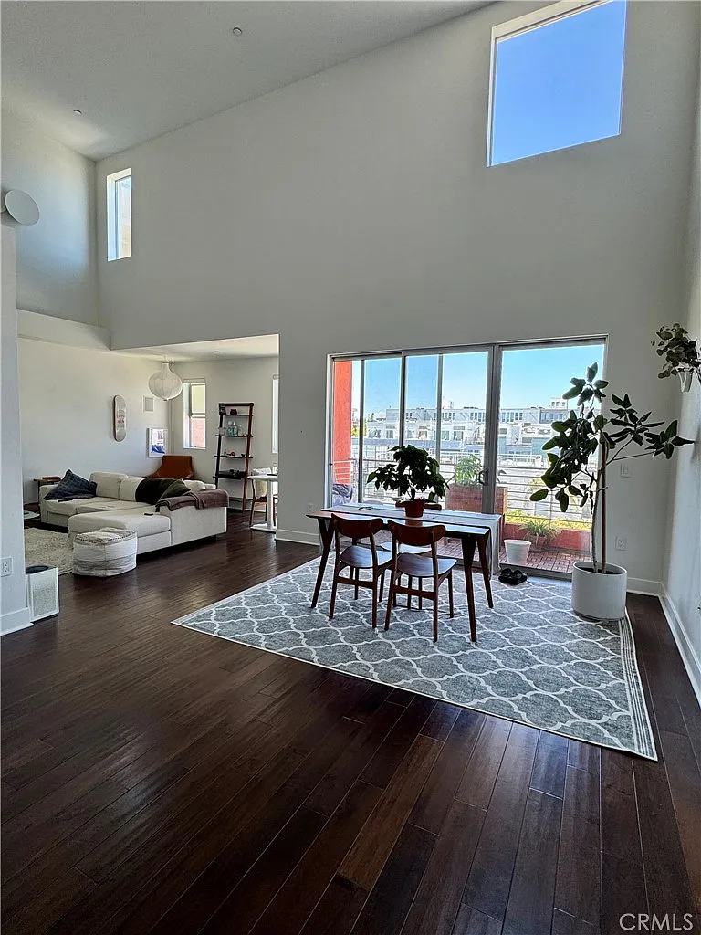 2 bed, 1360 sqft, $4,850 — Photo 2