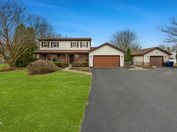 4N535 Foxfield Dr, Saint Charles, IL 60175