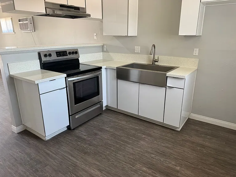 Villa Del Sol Apartments — Photo 121