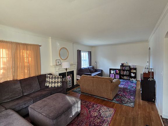 4th image of 4379 Fairview St SW