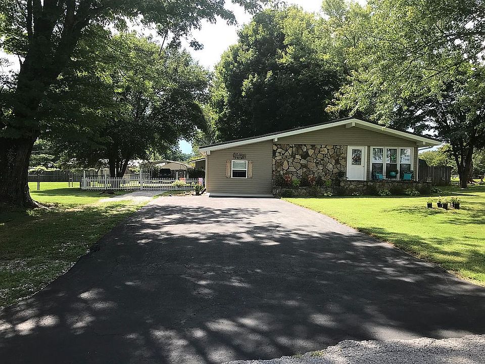 1st image of 205 Horseshoe Dr