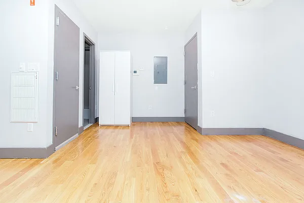 Rented by Nooklyn NYC LLC | media 18