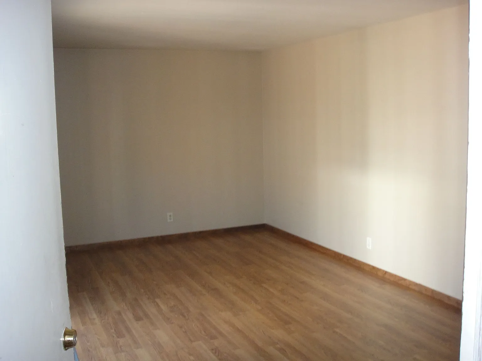 2 bed, 894 sqft, $880 — Photo 2