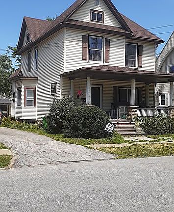 2nd image of 317 W Oak St