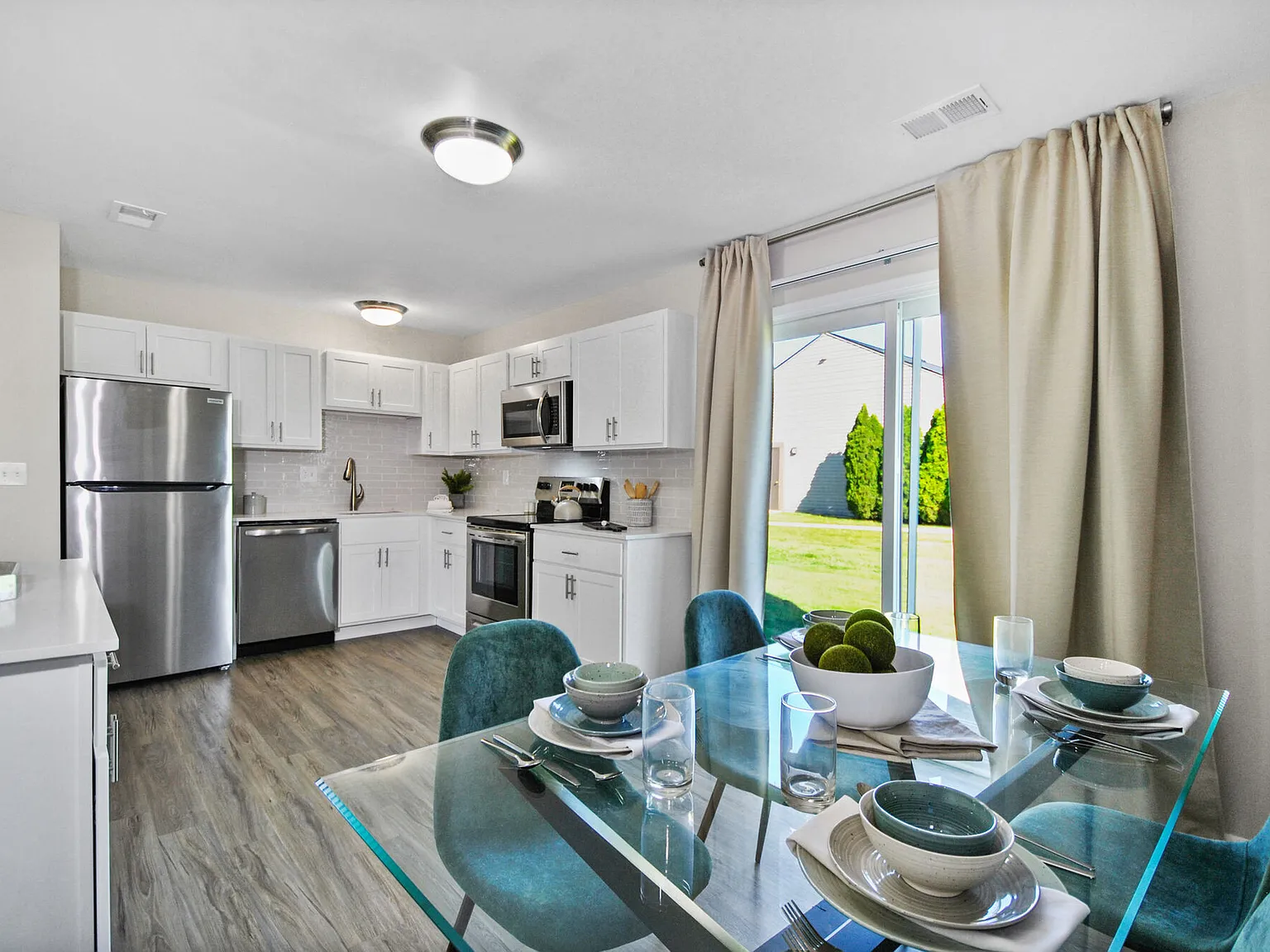 Rochester Villas — Photo 1