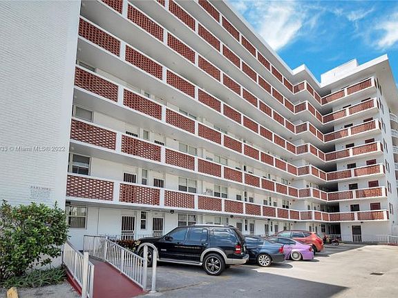 5th image of 3660 NE 166th St APT 802