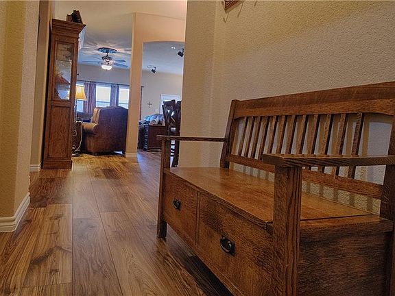 4th image of 420 Crown Oaks Dr