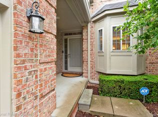 17447 Breckenridge Dr, Clinton Township, MI 48038