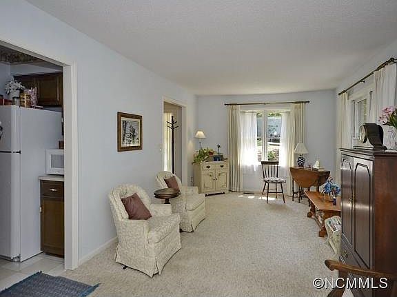 5th image of 145 Surry Ln