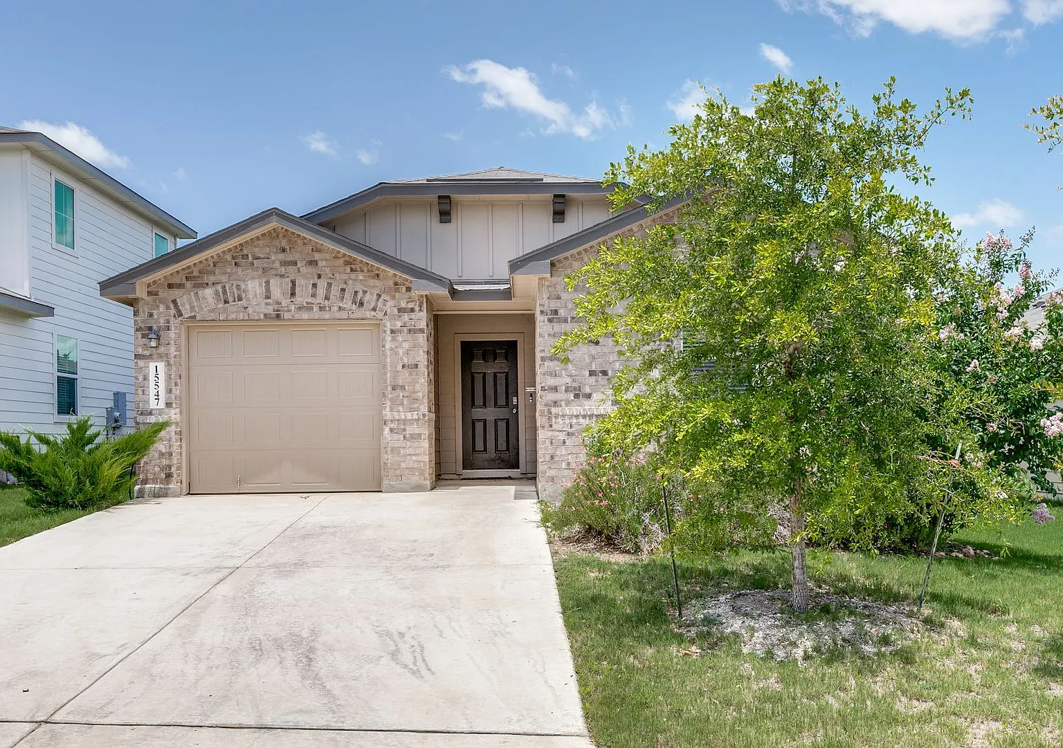 Beautiful 3-Bedroom D.R. Horton Home In Redbird Ranch — Photo 2