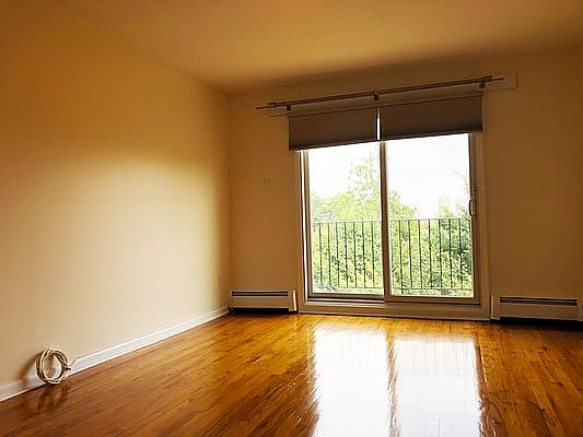4th image of 3200 Johnson Ave #3
