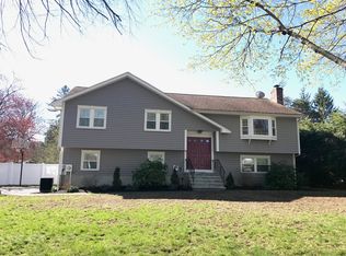 10 Independence Rd, Bedford, MA 01730