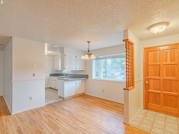 4th image of 4819 NE 64th Ave