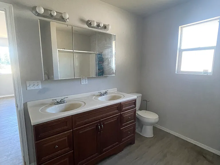 1112 S Yew St #A — Photo 6