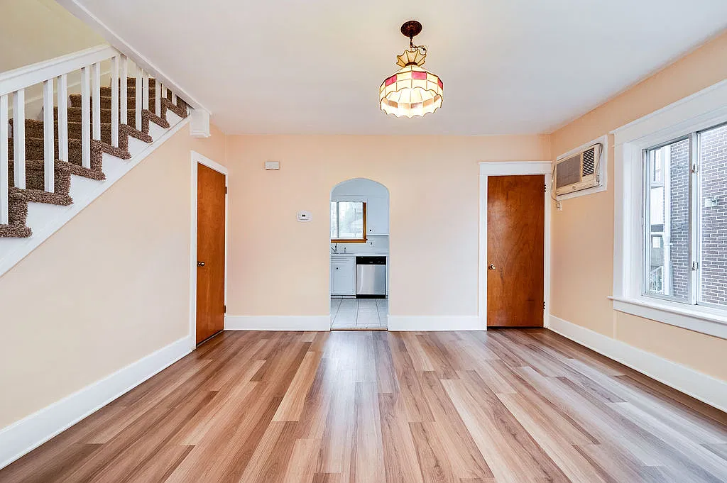 3 bed, 1296 sqft, $2,000 — Photo 4