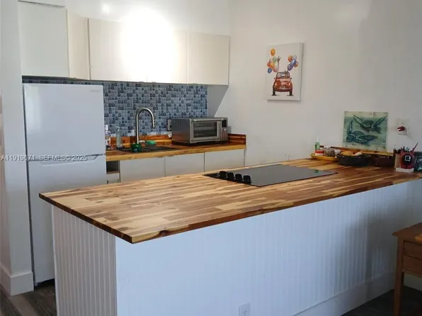 1000 SW 10th Ter APT 17P, Hallandale, FL 33009