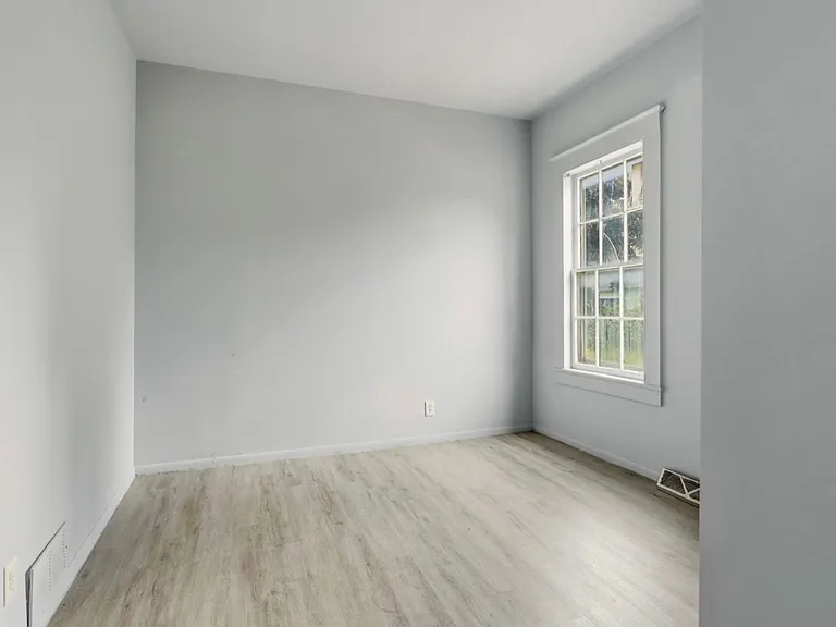 814 Mackinaw St — Photo 5