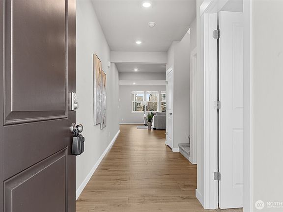 4th image of 18815 111th Avenue E