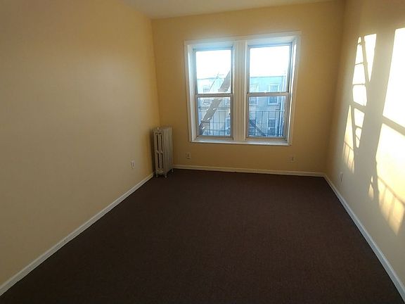 4th image of 2442 27th St APT 2B