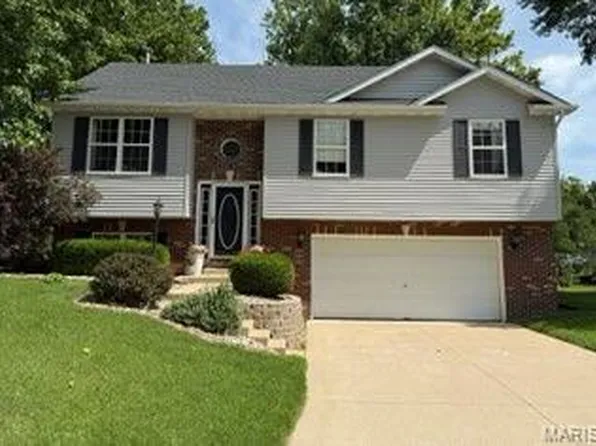 14 Shaderest Ct, Glen Carbon, IL 62034