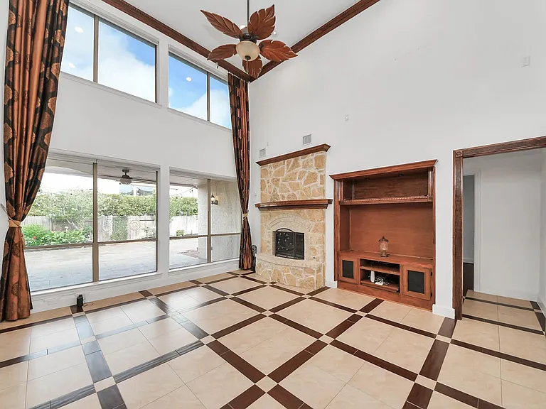 1807 Ravenel Ln — Photo 8