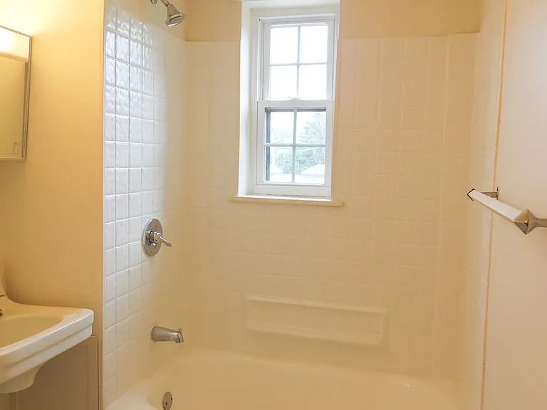 775 E. Broad St — Photo 60