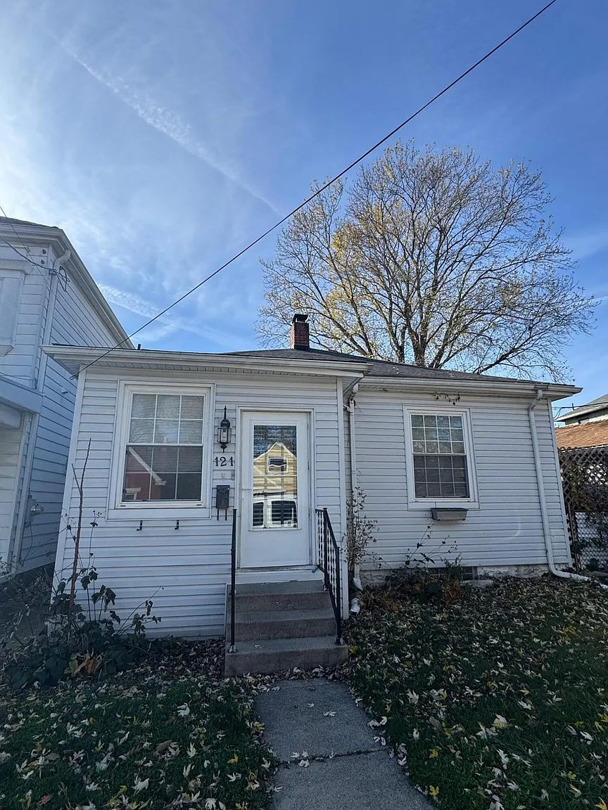 121 Maple Ave photo 1