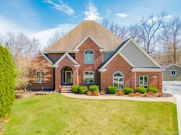 7735 Oak River Dr, Grosse Ile, MI 48138