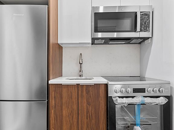 2nd image of 570 9th Ave #4E