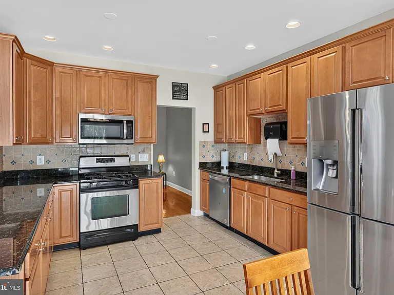20 Carter Ln — Photo 6