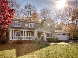 34 Hillside Pl, Fair Haven, NJ 07704