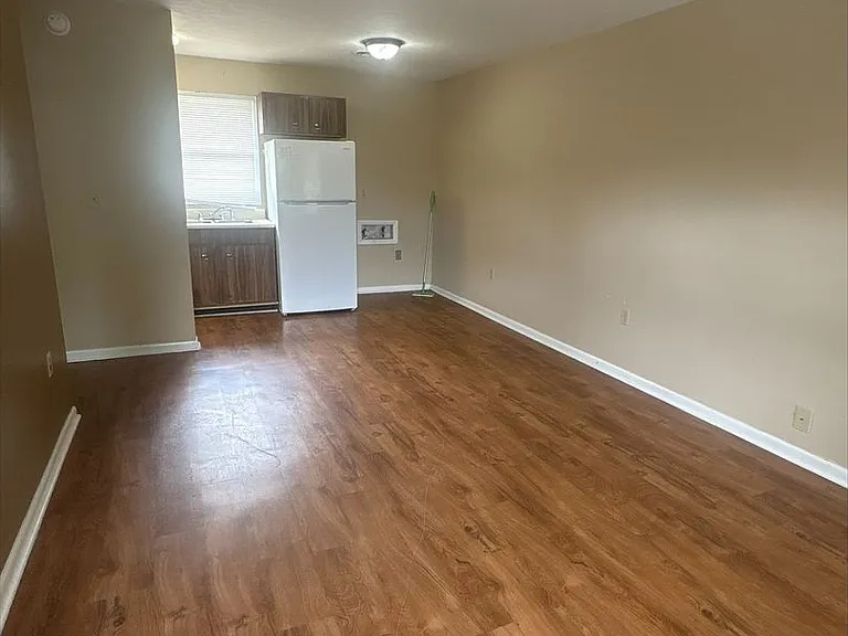 25123 York Dr #12 — Photo 2