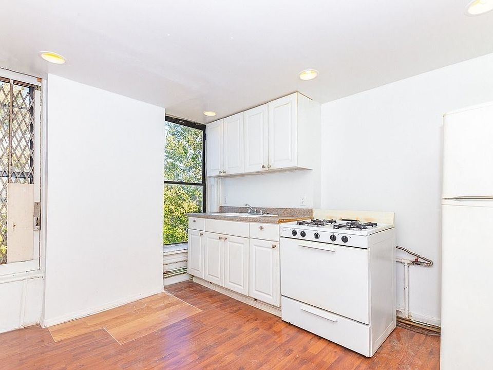 1st image of 575 Saint Johns Pl APT 4R