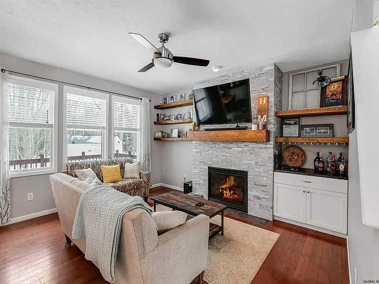 34 Thistle Dr — Photo 12