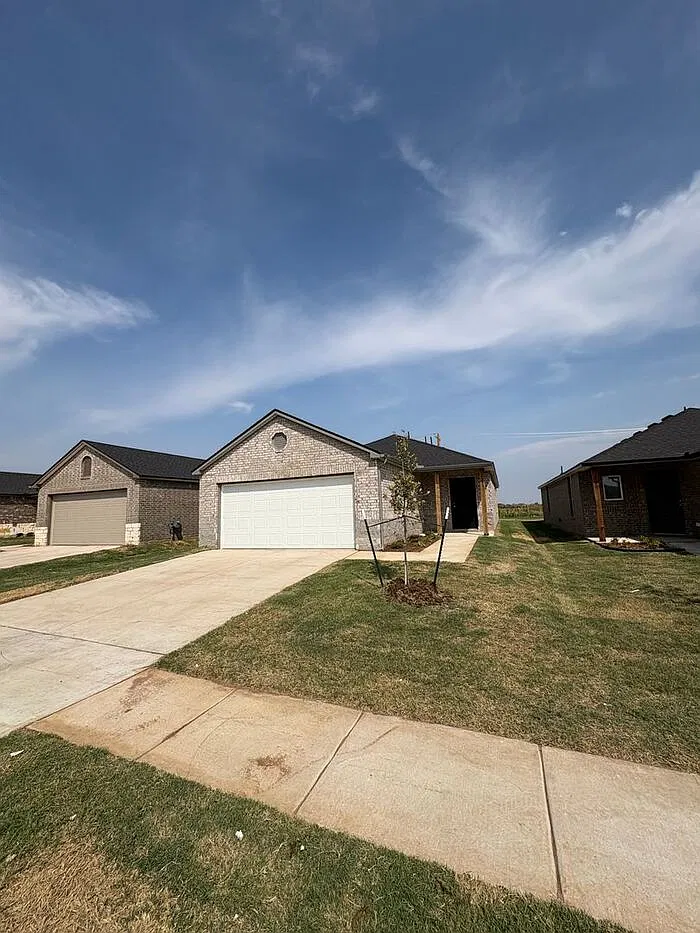 3 bed, 2.0 bath, 1402 sqft, $1,695 — Photo 2