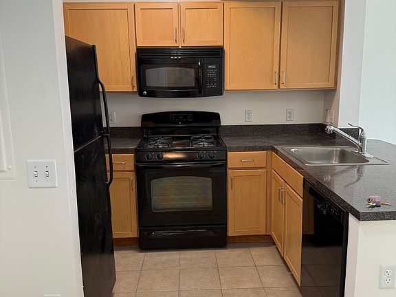 4th image of 800 4th St SW #316