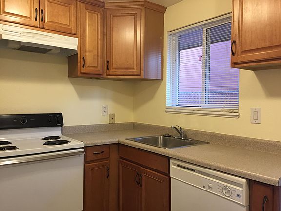3rd image of 2217 F St SE APT 4