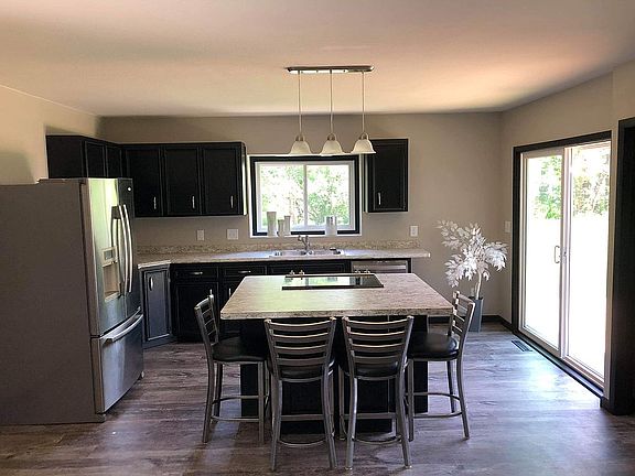 4th image of 1902 Pin Oak Dr