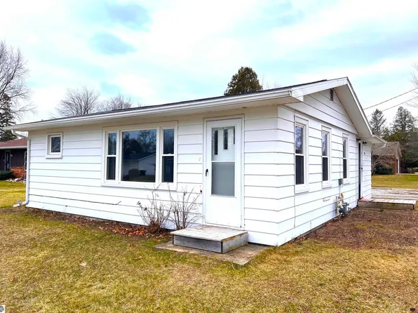 514 E Franklin St, East Tawas, MI 48730