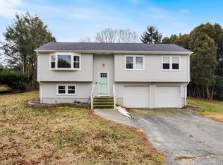25 Lincoln Rd, Waterford, CT 06385